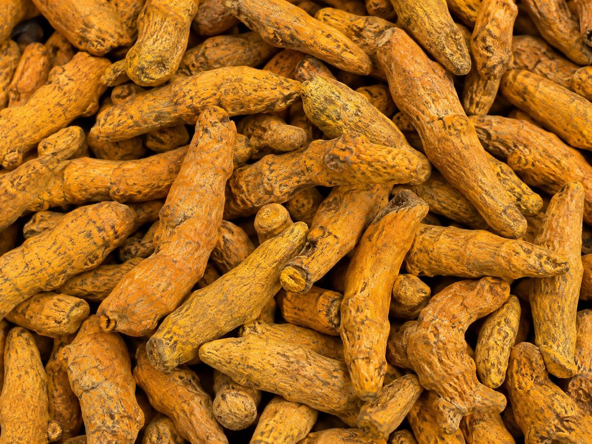 Dried turmeric fingers, heaped